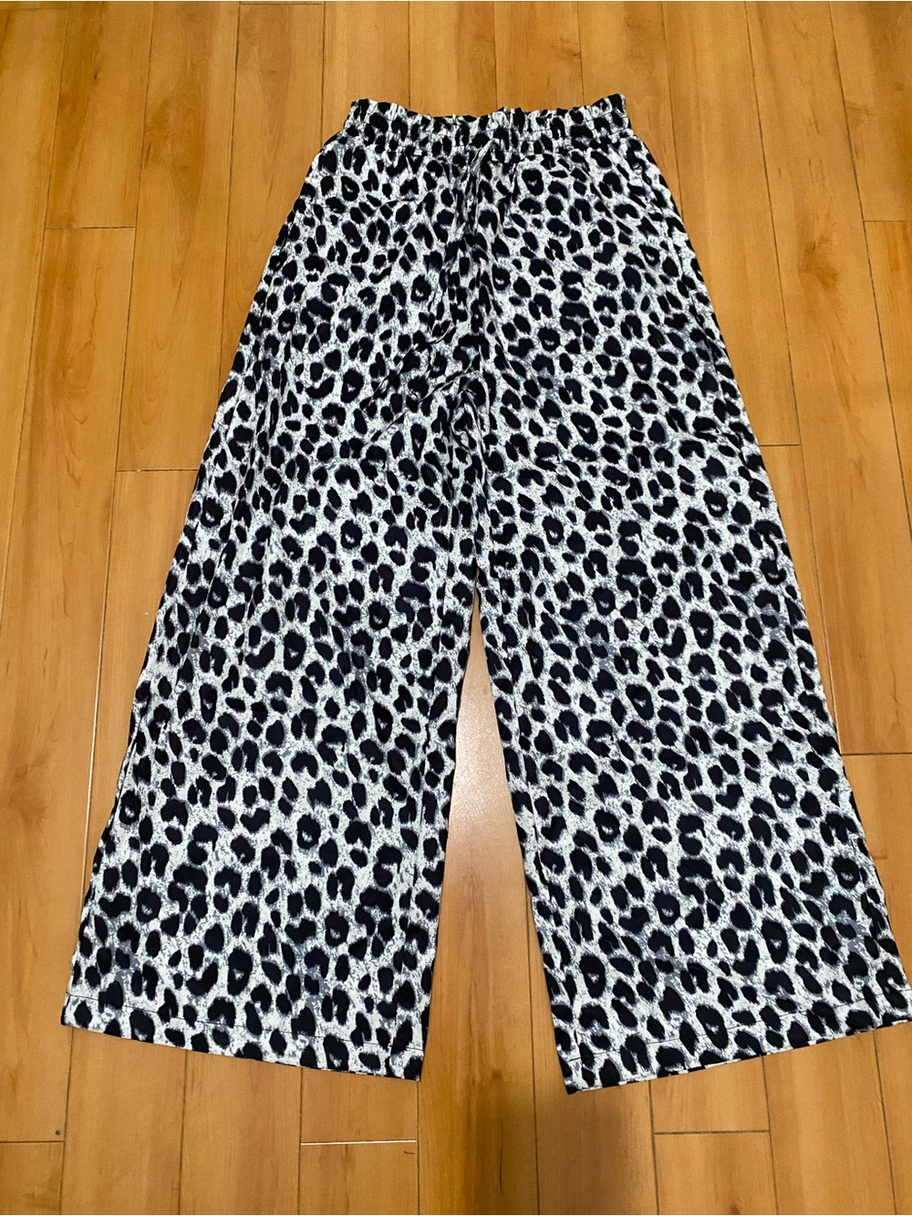 HALARA Black & White Leopard Wide Leg Pants